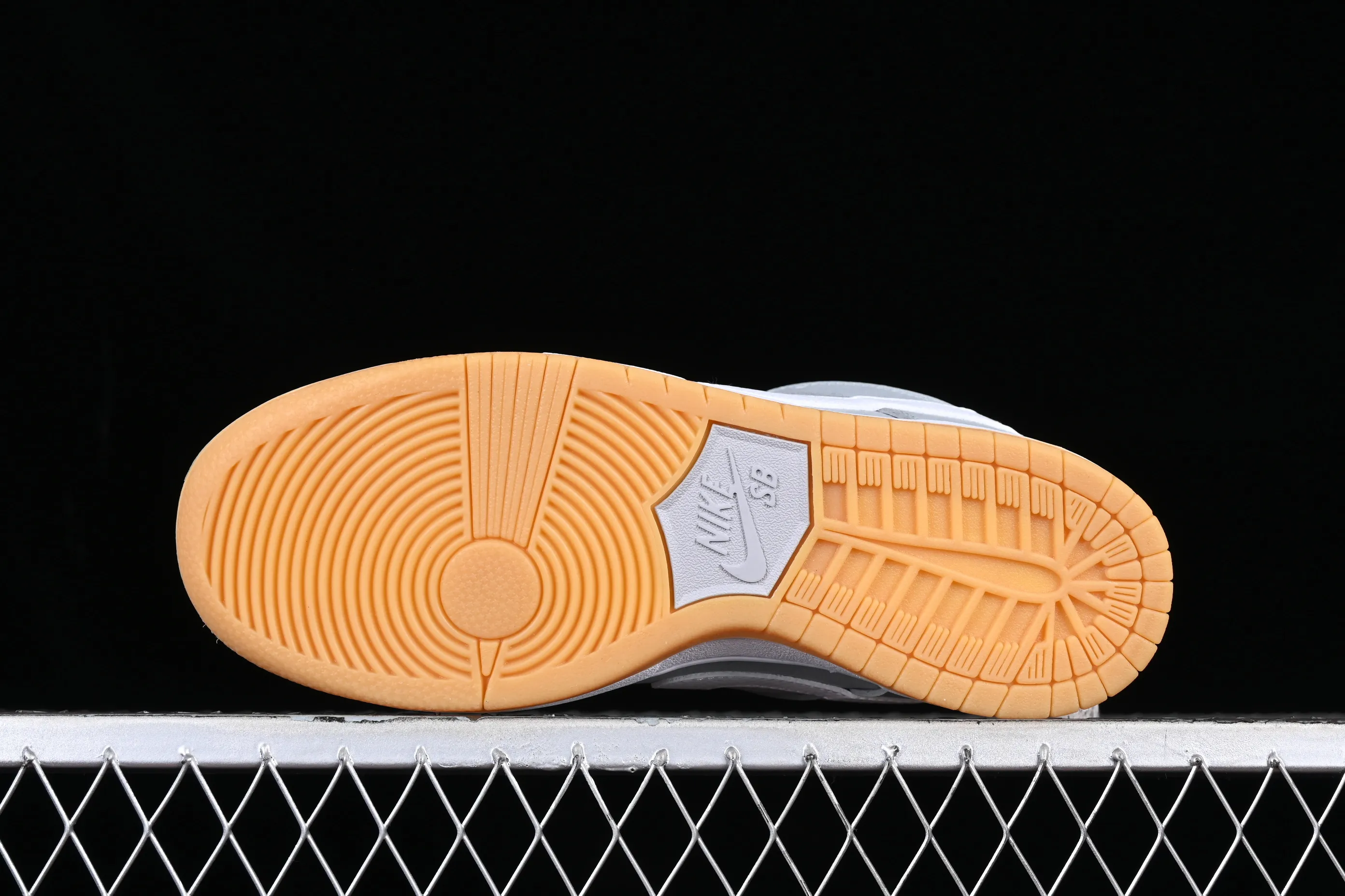 All Categories Nk SB Dunk Series Nk SB Dunk Low Low-top sneakers Cost-effective version Nk SB Dunk Low "Grey Gum" gray raw rubber SB low-top casual sneakers DV5464-001